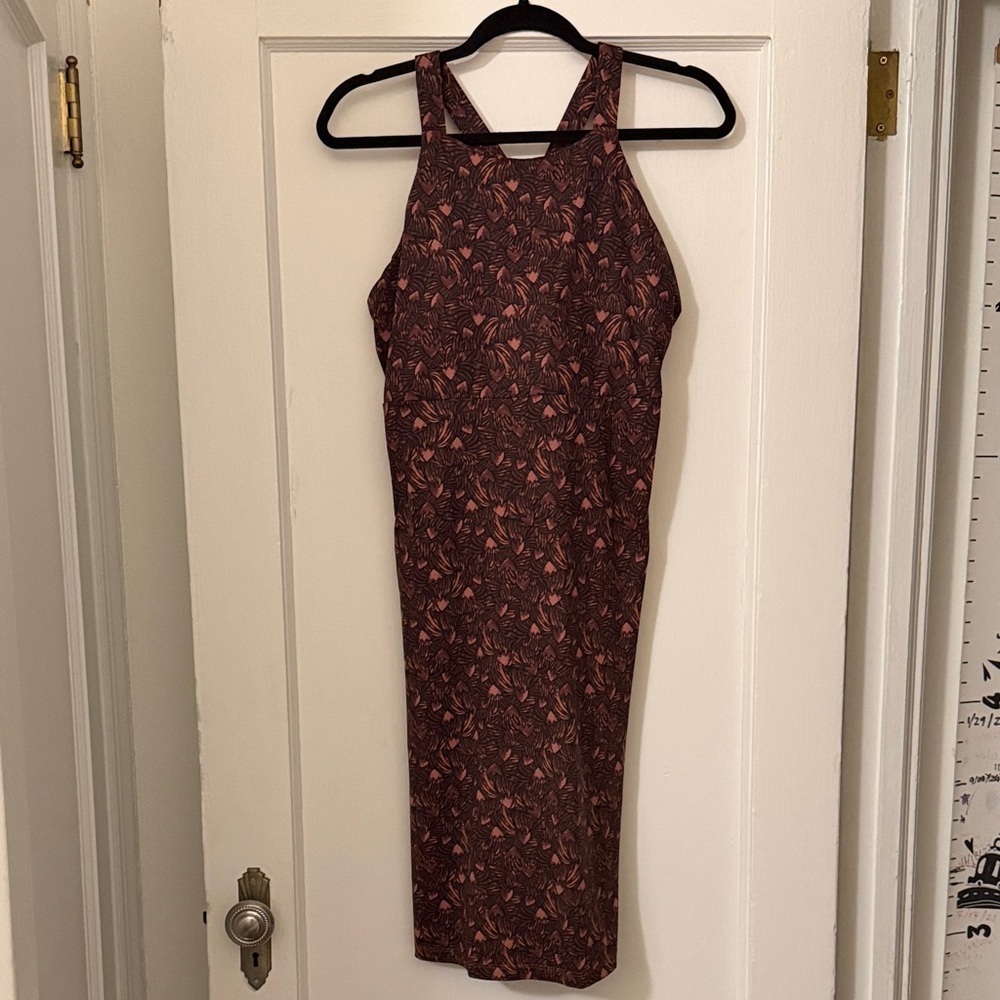 Patagonia Sleeveless Built-In Bra Midi Sheath Dress in Maroon and Pink Floral
